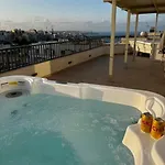 Doni Signature Penthouse With Hot Tub & Views 아파트 멜리에하