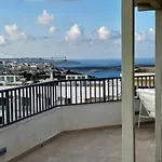 Doni Signature Penthouse With Hot Tub & Views 아파트 멜리에하