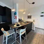 Doni Signature Penthouse With Hot Tub & Views 아파트
