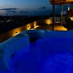Doni Signature Penthouse With Hot Tub & Views 아파트 멜리에하