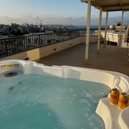 Doni Signature Penthouse With Hot Tub & Views 公寓 梅利哈