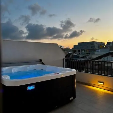 公寓 Doni Signature Penthouse With Hot Tub & Views 梅利哈